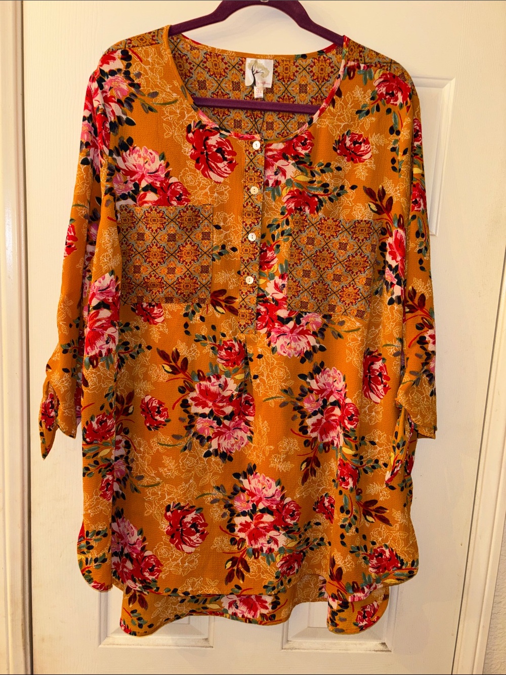 Fig and Flower Women’s Mustard Floral Henley Blouse 3X EUC